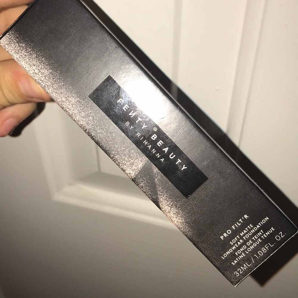 FENTY BEAUTY FOUNDATION Shade 250